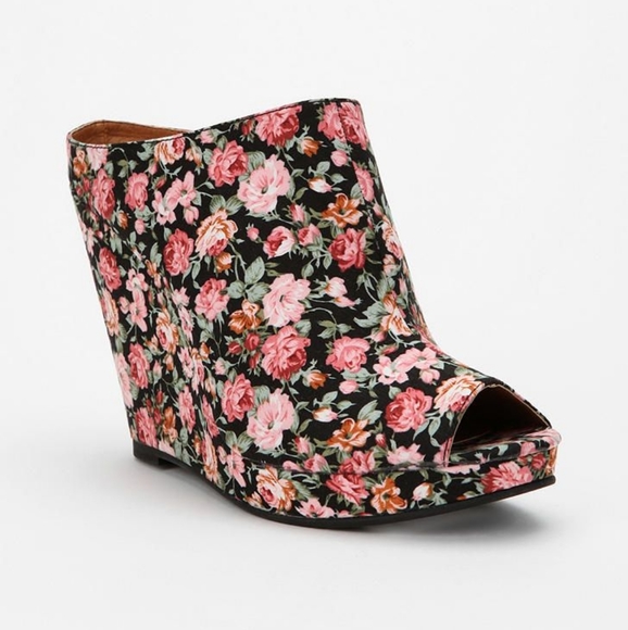 Kimchi Blue Floral Geo Mules - Picture 1 of 5